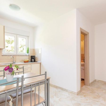 Awesome Apartment In Krvavica With Kitchen Eksteriør bilde